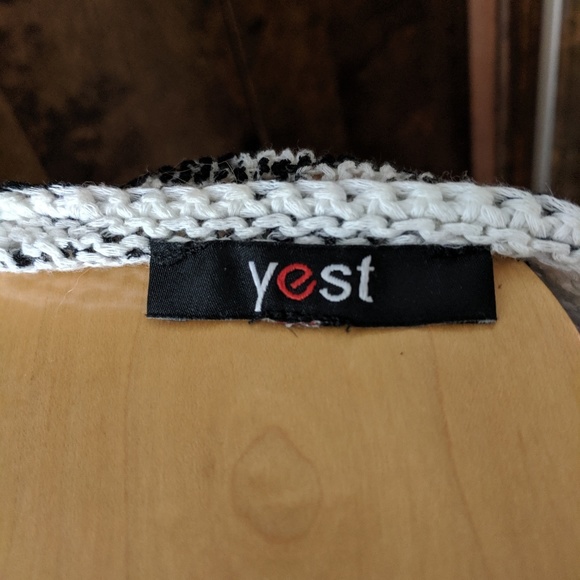 Yest Floral Sweater - Picture 3 of 3